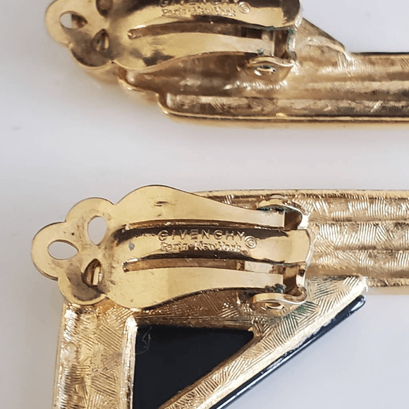 VTG Givenchy Triangle Clip On Earrings Gold Plate with‎ Black Enamel Signed - Picture 6 of 6